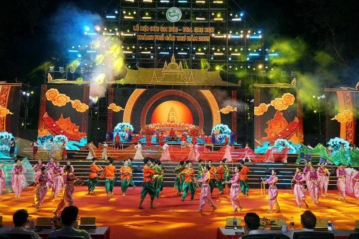 Khai mạc Lễ hội Ok Om Bok - Đua ghe Ngo TP Cần Thơ năm 2025. Ảnh: Trung Phạm