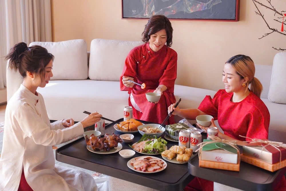 Thế hệ GenZ gìn giữ nếp nhà bằng mâm cơm gia đình. Ảnh: Nguyễn Hà Linh