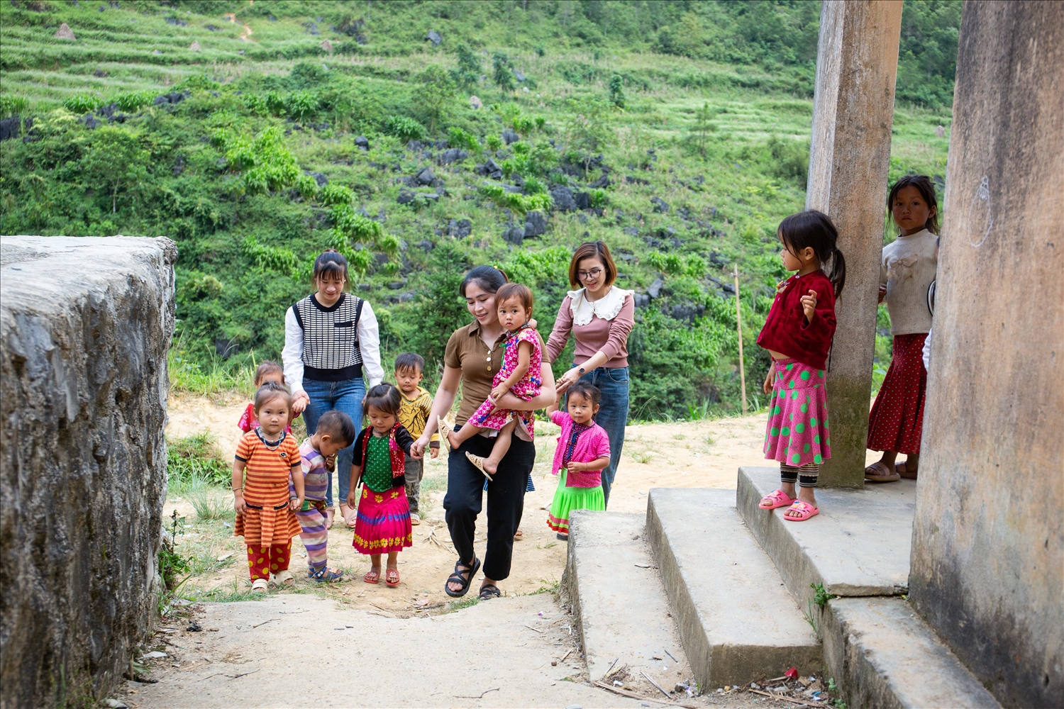 chương trình MTQG 1719 đang giải quyết được góp phần giải quyết một số vấn đề cơ bản liên quan đến đời sống của người dân 