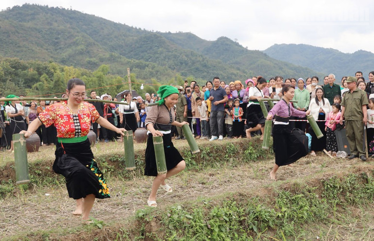 Trò chơi dân gian tại Ngày hội văn hóa thể thao và quảng bá du lịch xã Tường Hạ năm 2025