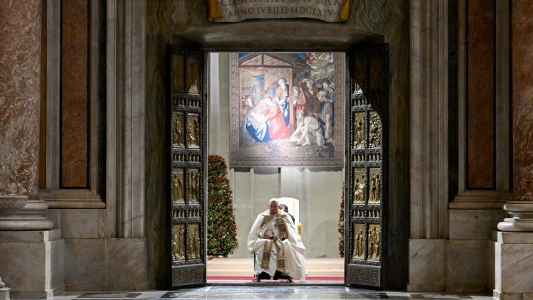 Đức Giáo hoàng Phanxicô mở Cửa Thánh Đền thờ Thánh Phêrô (VATICAN MEDIA Divisione Foto)