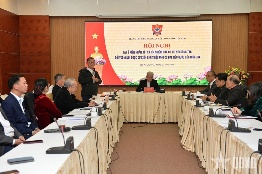 Trung ương Ủy ban Đoàn kết Công giáo Việt Nam nhất trí giới thiệu Linh mục Gioan Baotixita Nguyễn Văn Riễn (đứng bên trái) tham gia ứng cử đại biểu Quốc hội khóa XVI.