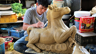 Đà Nẵng: Làng gốm Thanh Hà tất bật làm linh vật ngựa ngày cận Tết
