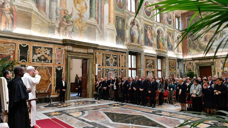 Đức Thánh Cha Lêô XIV gặp gỡ các tham dự viên của “Cattedra dell’Accoglienza” lần thứ tư (@Vatican Media)