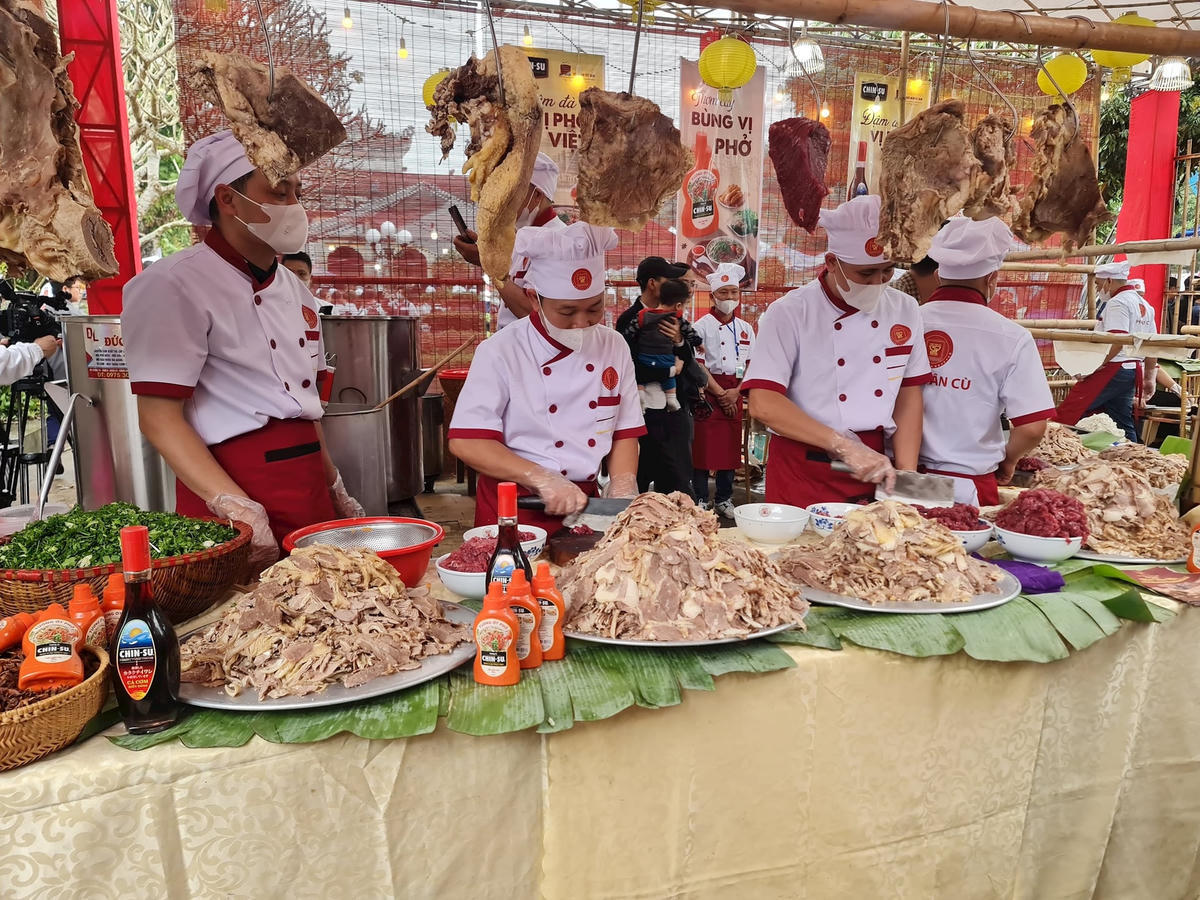 Nghề phở ở Vân Cù hình thành và được truyền lại qua nhiều thế hệ, đi khắp mọi miền. Ảnh: Duy Hưng.