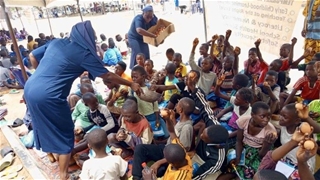 Các nữ tu gieo mầm hy vọng trong các trại di tản nội địa ở bang Benue của Nigeria