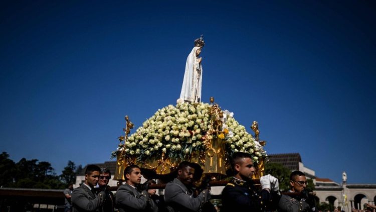 Rước kiệu kính Đức Mẹ Fatima tại Bồ Đào Nha. (AFP or licensors)