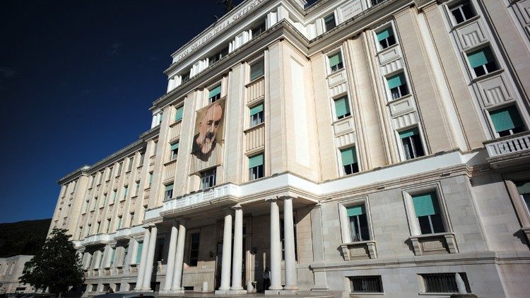 Bệnh viện "Casa Sollievo della Sofferenza di San Giovanni Rotondo" do Thánh Piô Pietrelcina sáng lập 