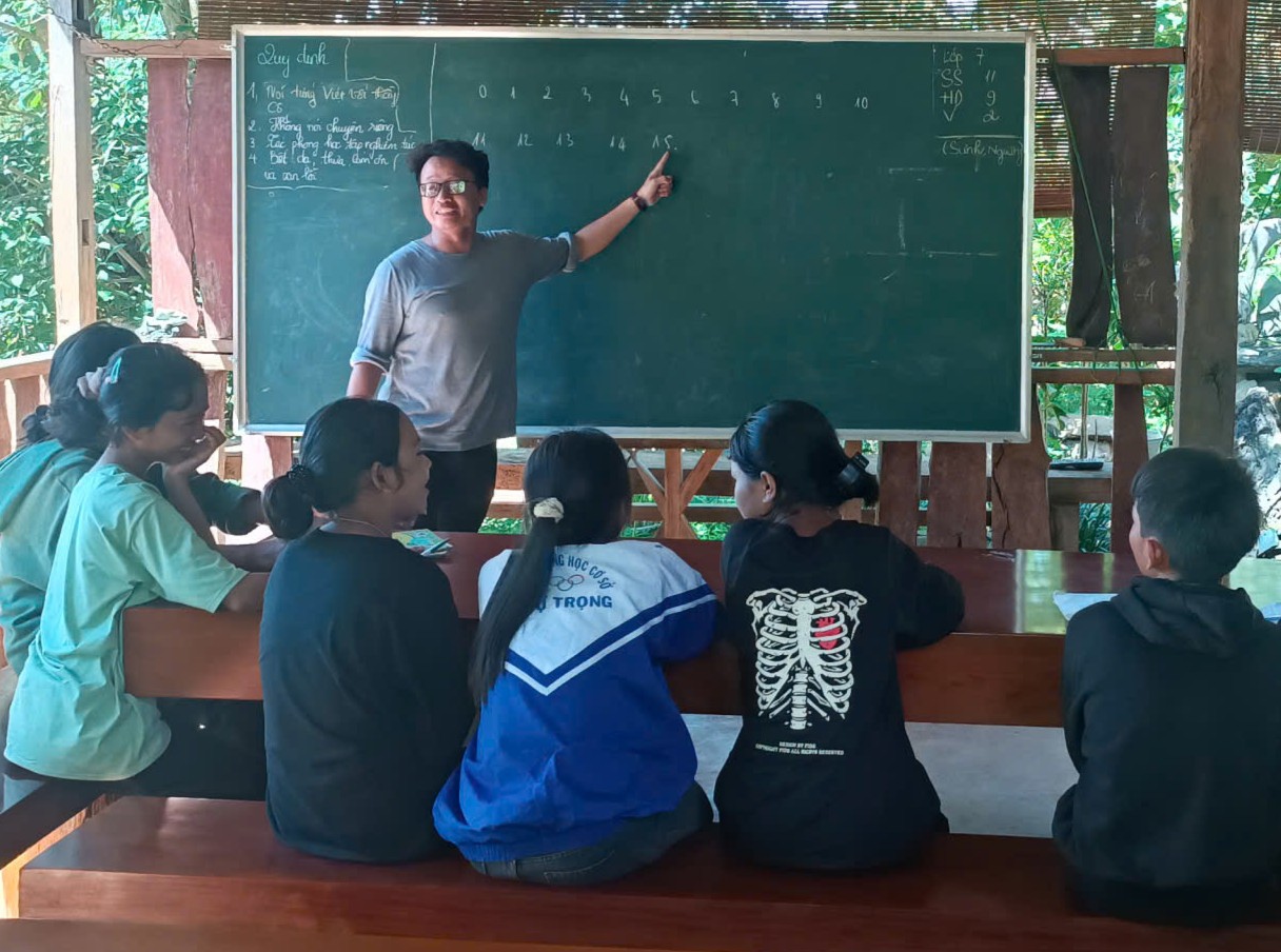 Vài tháng hè có thể quá ngắn để thay đổi một cuộc đời. Nhưng bằng sự hiện diện, những người trẻ đã gieo xuống hạt mầm của hy vọng và tình yêu thương
