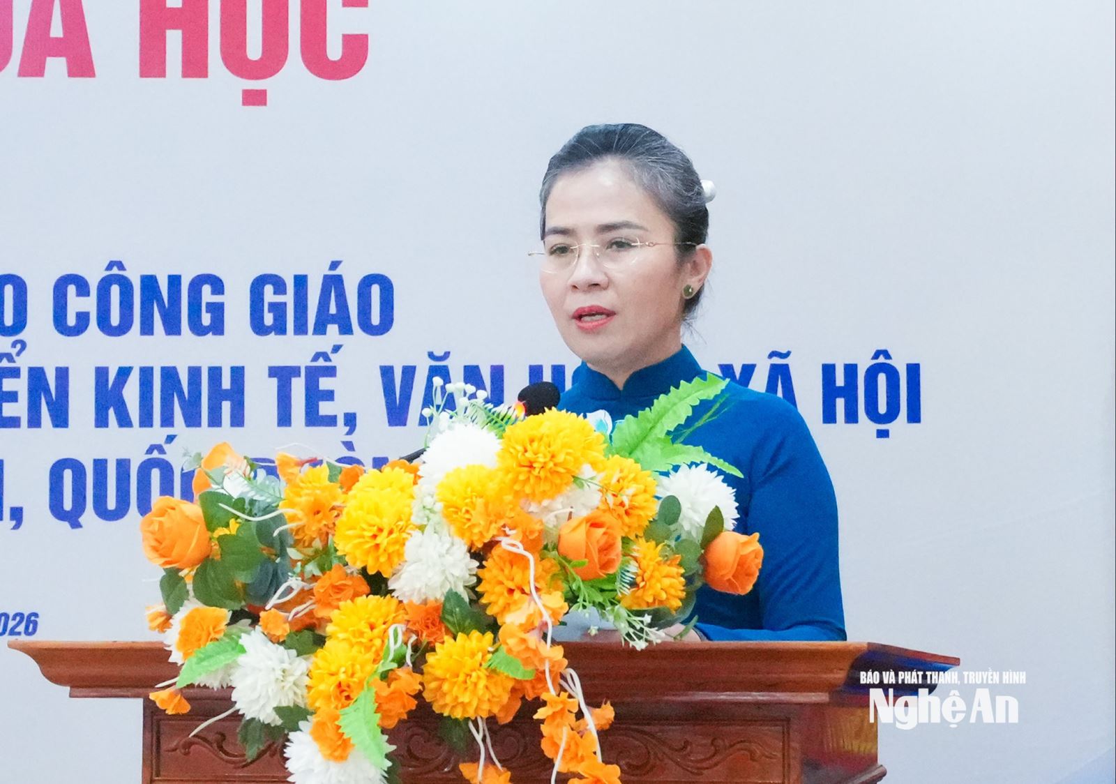 Đồng chí Võ Thị Minh Sinh – Phó Bí thư Tỉnh uỷ, Chủ tịch Ủy ban MTTQ Việt Nam tỉnh Nghệ An phát biểu chào mừng Hội thảo. Ảnh: Mai Hoa