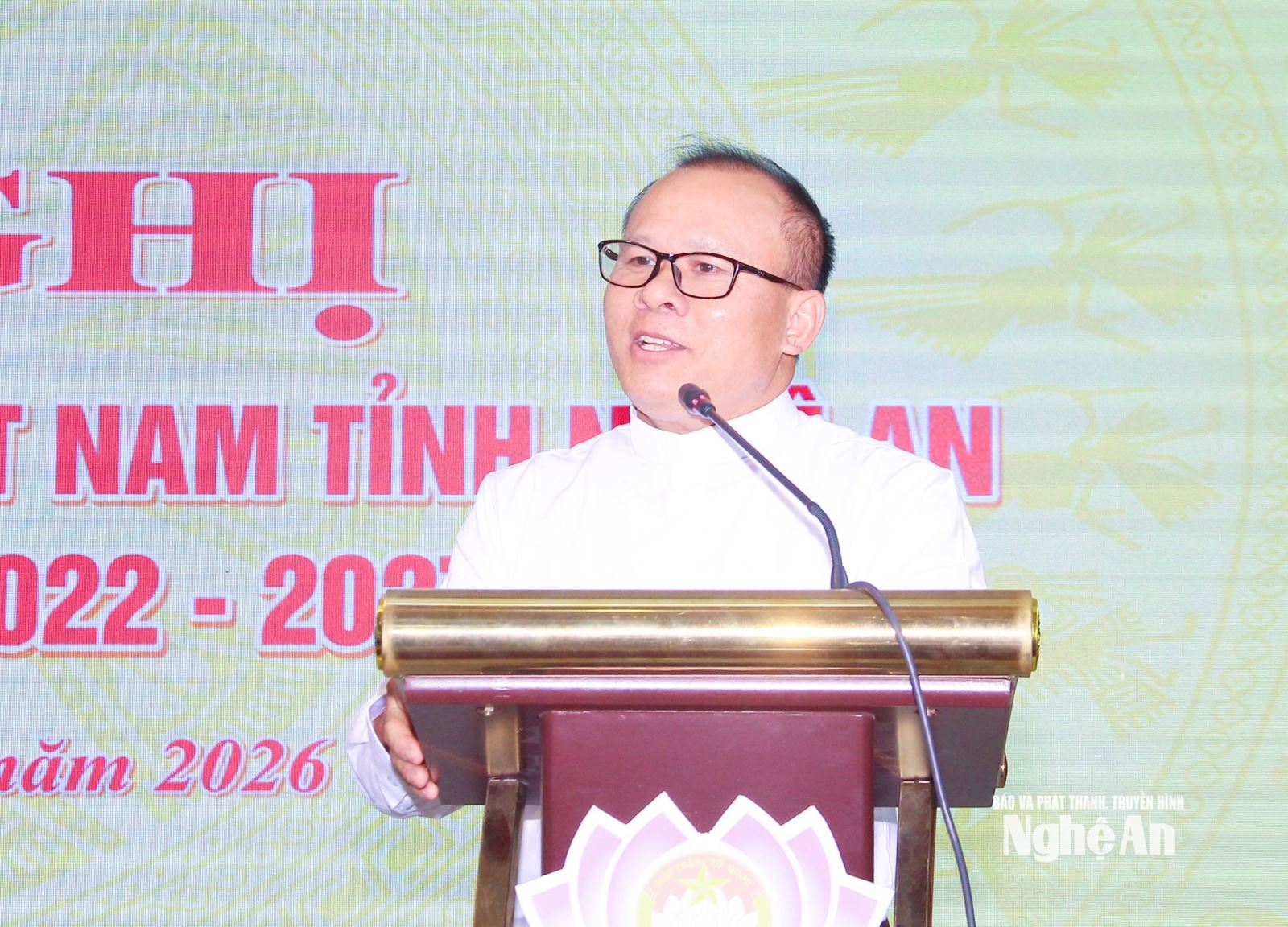 Linh mục Giuse Phan Văn Thắng - Chủ tịch Ủy ban Đoàn kết Công giáo Việt Nam tỉnh trao đổi về các nhiệm vụ trọng tâm 6 tháng cuối năm 2026, tiếp tục phát huy tinh thần "Kính Chúa, yêu nước", "Sống Phúc âm giữa lòng dân tộc để phục vụ hạnh phúc của đồng bào", vận động đồng bào Công giáo sống "tốt đời, đẹp đạo", đồng hành cùng dân tộc, góp phần xây dựng tỉnh Nghệ An ngày càng phát triển, văn minh và giàu đẹp. Ảnh: Mai Hoa