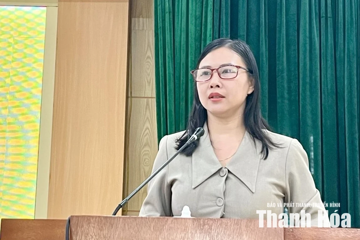 Phó Chủ tịch Ủy ban MTTQ tỉnh Nguyễn Thị Phương phát biểu tại hội nghị.