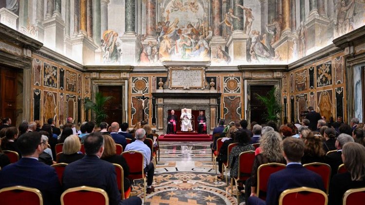 Đức Thánh Cha Lêô XIV tiếp đón Liên đoàn Marsodeto của Toledo, Tây Ban Nha, ngày 24.08.2026. (@Vatican Media)