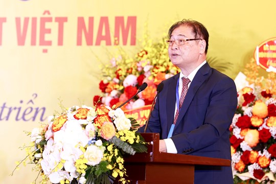 Ông Phan Xuân Dũng - Chủ tịch Liên hiệp các Hội Khoa học và Kỹ thuật Việt Nam khóa VIII đọc diễn văn khai mạc Đại hội
