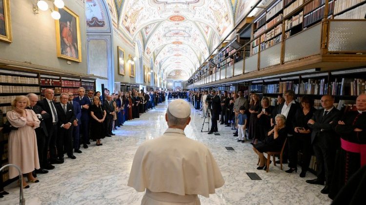 Đức Thánh Cha Lêô XIV thăm Thư viện Tông tòa Vatican (@Vatican Media)